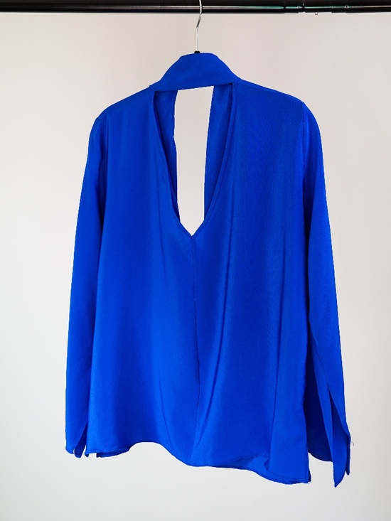 AUM Couture 100% Silk Sapphire Blue Tie-Neck Blouse | Size S | Made in USA - Picture 1 of 6
